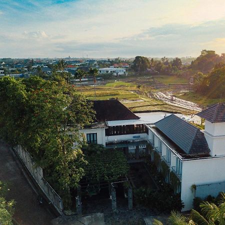 Umpadhi Canggu Exterior photo